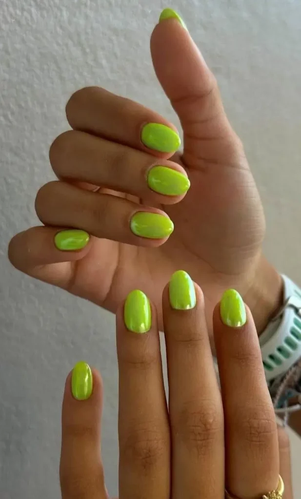 Fingernägel mit Gel: Die 18 schönsten Nageldesign-Ideen für 2025