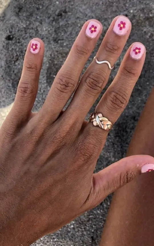 Fingernägel mit Gel: Die 18 schönsten Nageldesign-Ideen für 2025