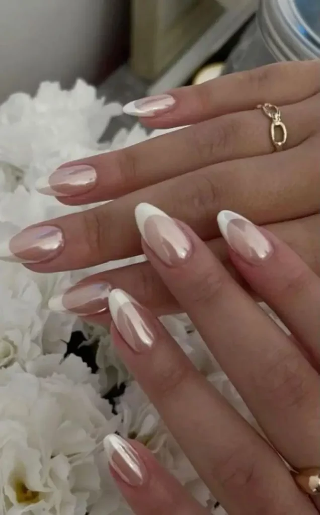 French Nägel 2025: 16 Ideen für einen Modernen Look