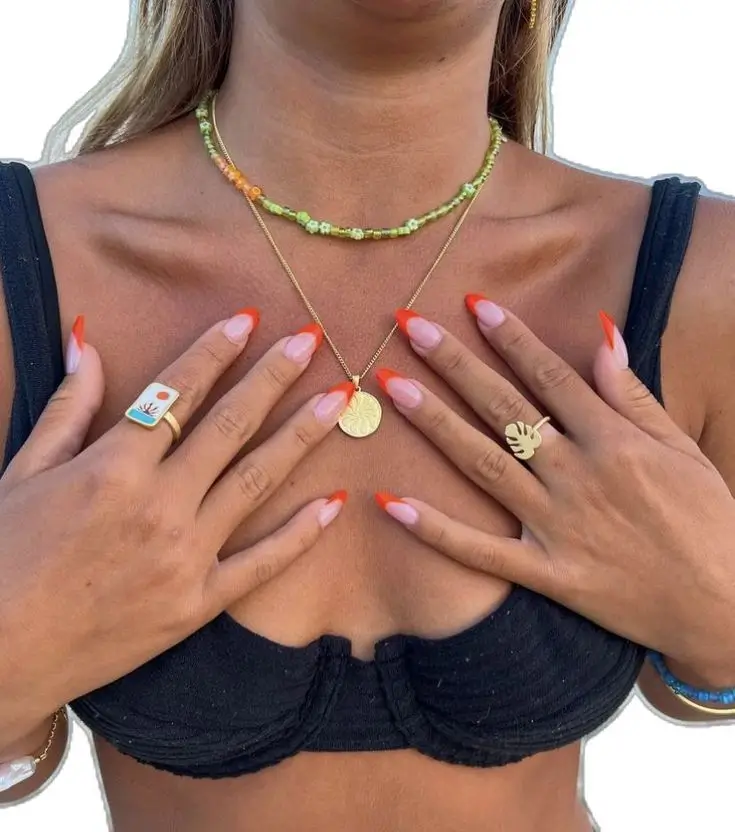 French Nägel 2025: 16 Ideen für einen Modernen Look