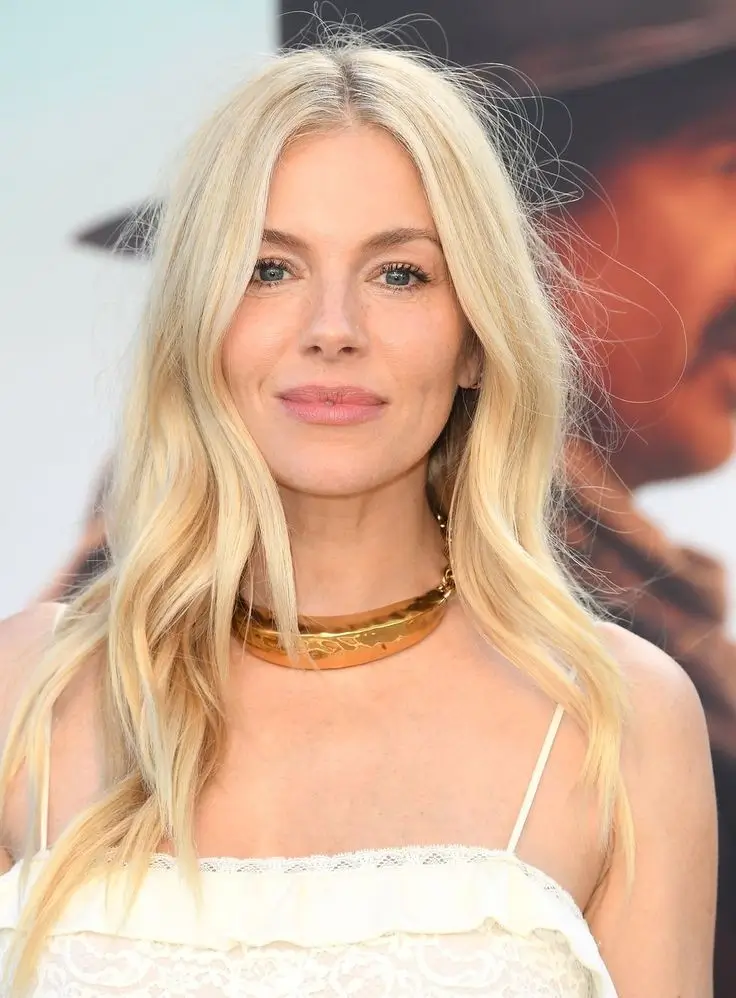 16 Trendige Frisuren für Frauen ab 40 – Inspiration & Tipps