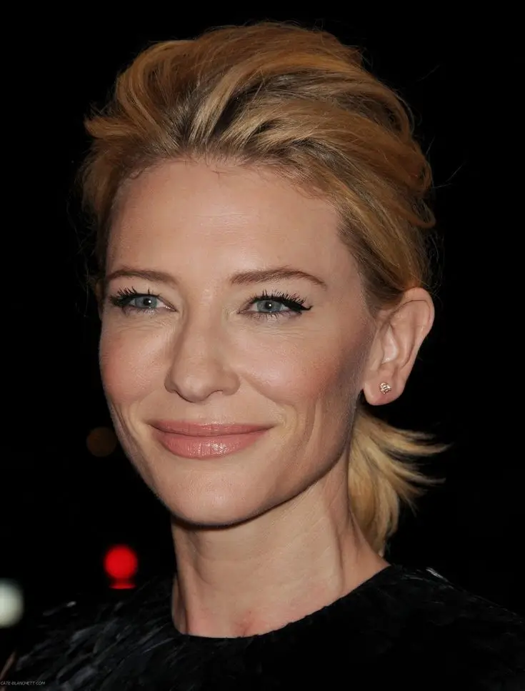 16 Trendige Frisuren für Frauen ab 40 – Inspiration & Tipps