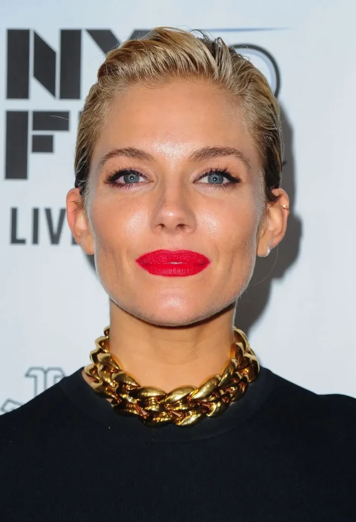 16 Trendige Frisuren für Frauen ab 40 – Inspiration & Tipps