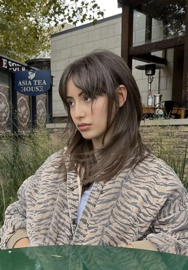 Die 18 schönsten Frisuren halblang für Frauen 2025