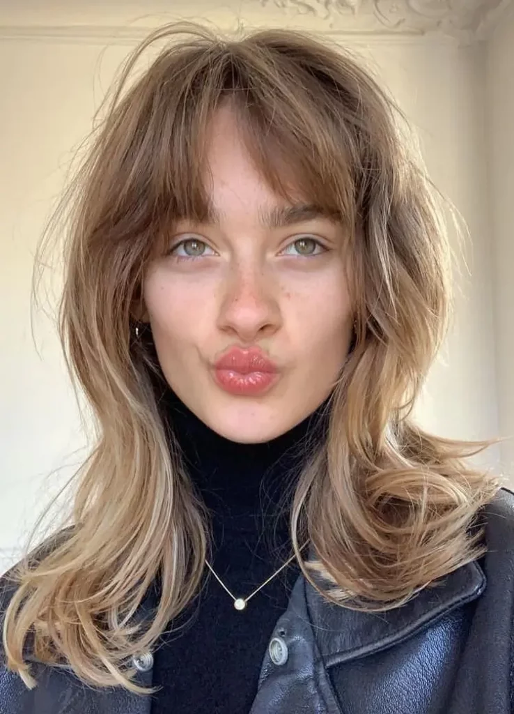 Die 18 schönsten Frisuren halblang für Frauen 2025