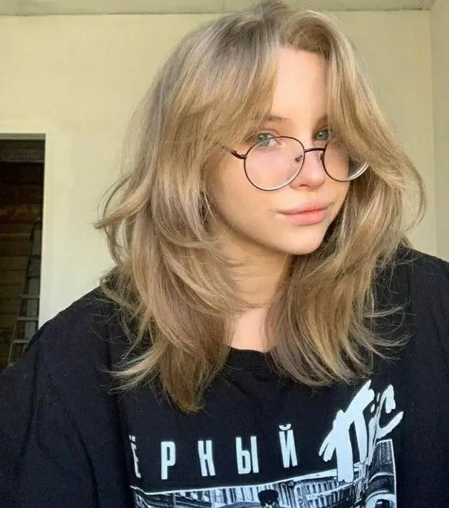 Die 18 schönsten Frisuren halblang für Frauen 2025