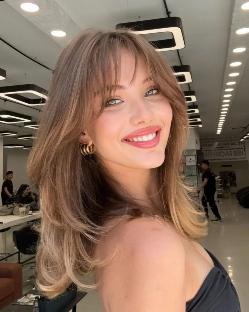 Die 18 schönsten Frisuren halblang für Frauen 2025