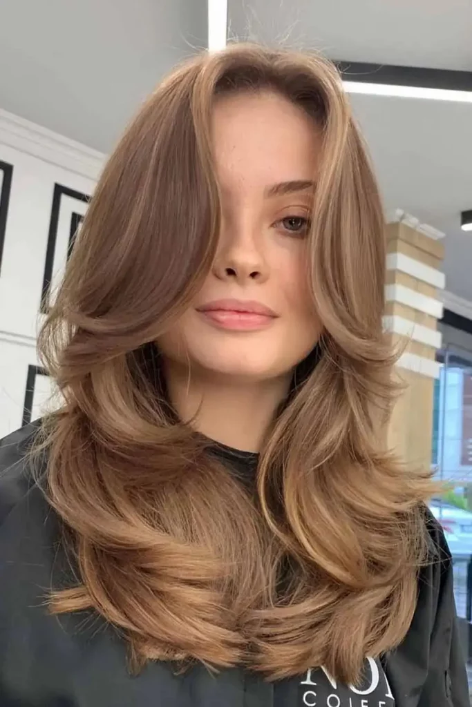 Die 18 schönsten Frisuren halblang für Frauen 2025