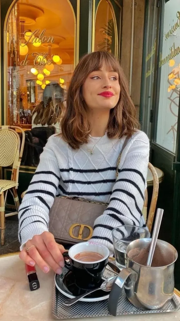 17 Frisuren für mittellange Haare: Die besten Ideen 2025