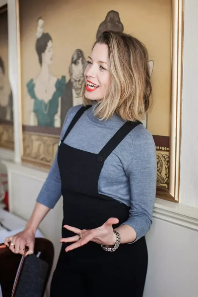 17 Frisuren für mittellange Haare: Die besten Ideen 2025