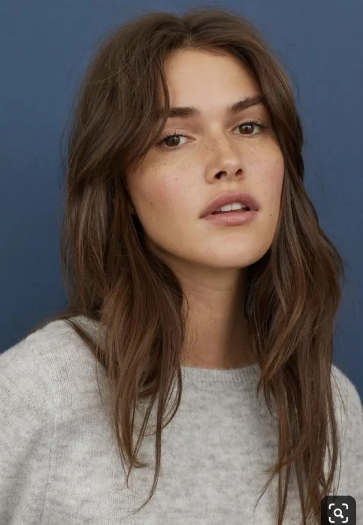 Die besten Frisuren für ein ovales Gesicht – 16 Ideen für 2025