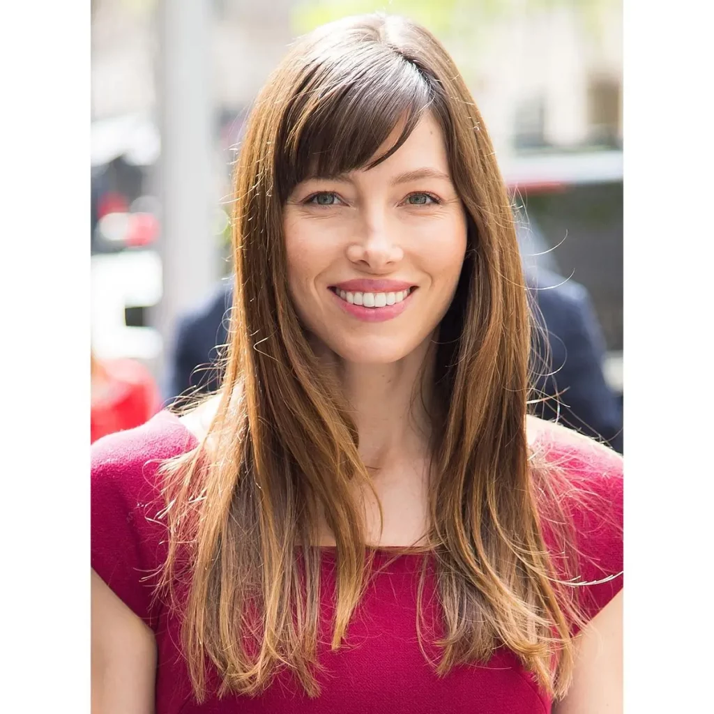 Die besten Frisuren für ein ovales Gesicht – 16 Ideen für 2025