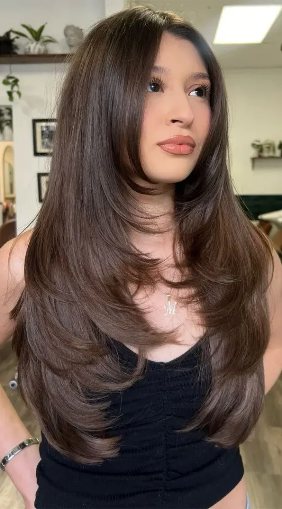 Die besten Frisuren für ein ovales Gesicht – 16 Ideen für 2025