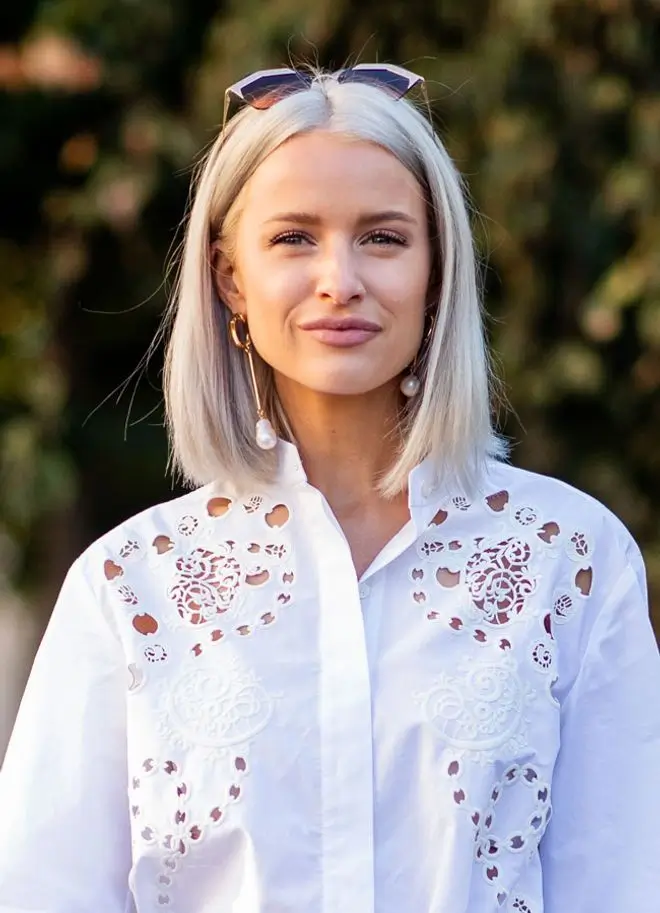 18 Ideen für schulterlange glatte Haare, die 2025 im Trend liegen