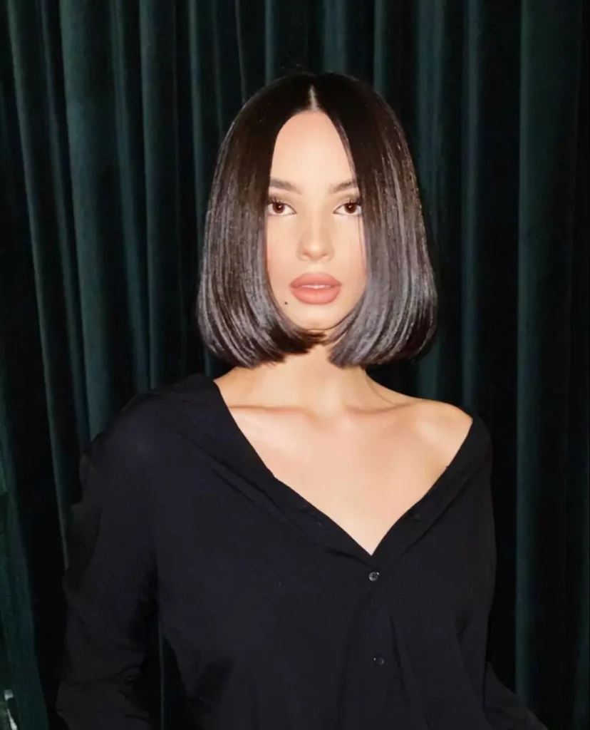 18 Ideen für schulterlange glatte Haare, die 2025 im Trend liegen