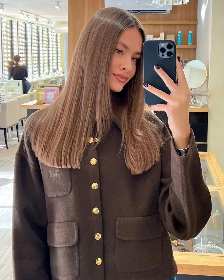 Die 18 besten Haarschnitt-Ideen für lange glatte Haare 2025