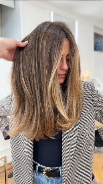 Die 18 besten Haarschnitt-Ideen für lange glatte Haare 2025