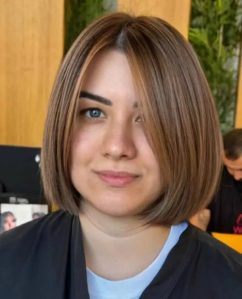 Die 18 besten Haarschnitte für ein rundes Gesicht – Mit Bildern & Tipps