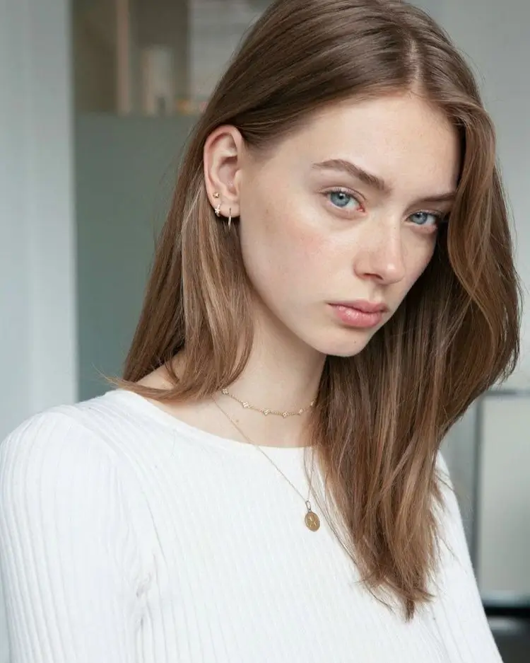 Halblange Frisuren 2025: Die 16 schönsten Ideen für mittellanges Haar