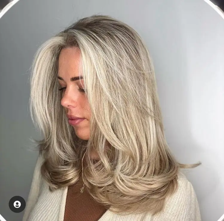 Halblange Frisuren 2025: Die 16 schönsten Ideen für mittellanges Haar