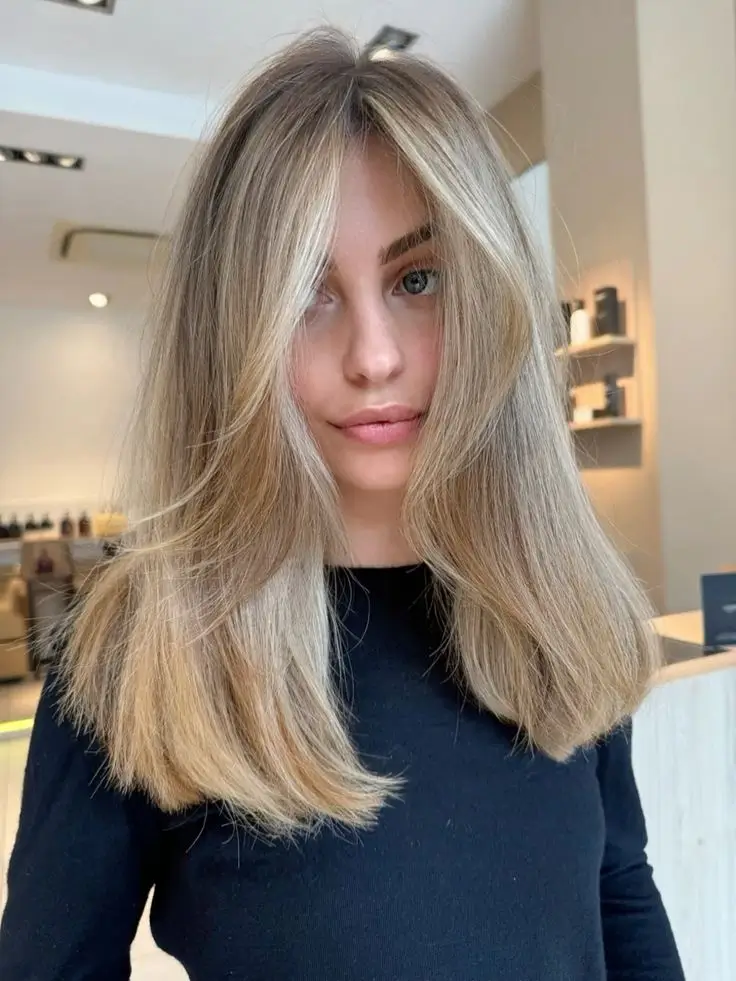 Halblange Frisuren 2025: Die 16 schönsten Ideen für mittellanges Haar