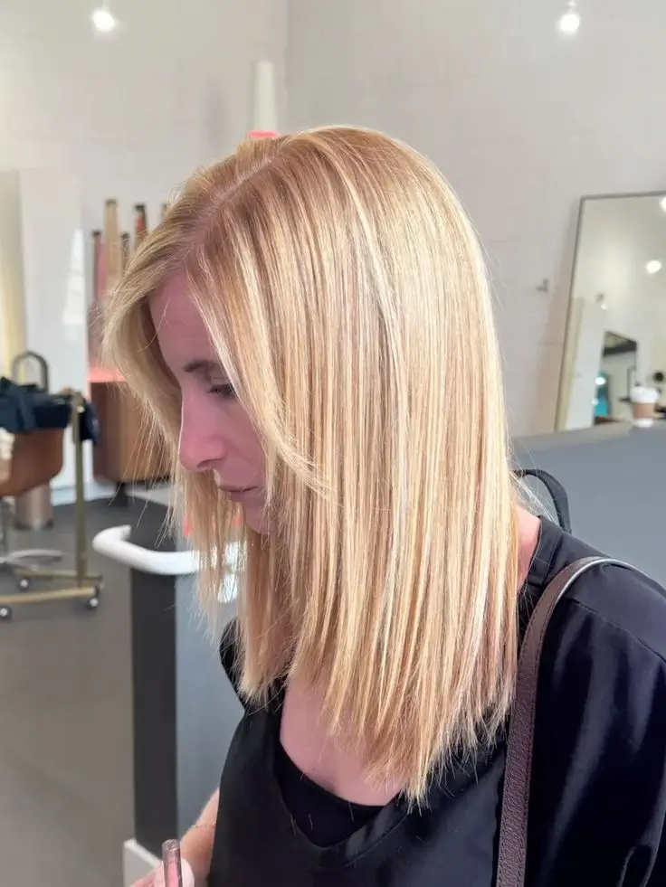 Halblange Frisuren 2025: Die 16 schönsten Ideen für mittellanges Haar