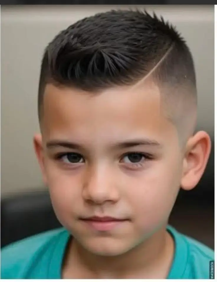 Die 16 coolsten Kinderfrisuren für Jungs – Ideen & Trends 2025