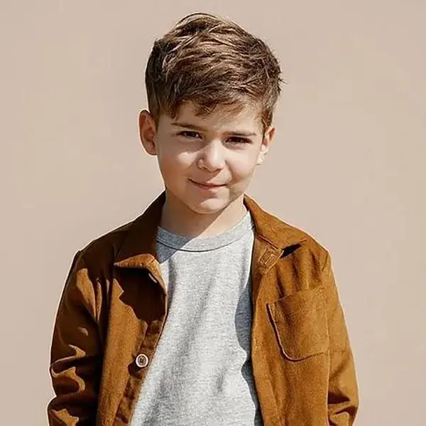 Die 16 coolsten Kinderfrisuren für Jungs – Ideen & Trends 2025