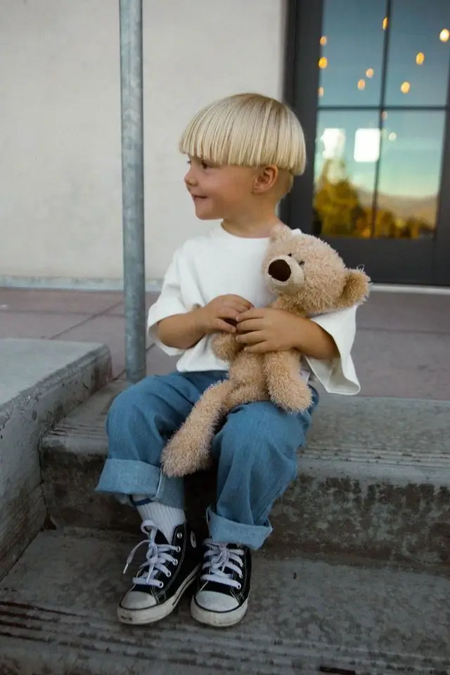 Coole Kinderhaarschnitte für Jungen 2025 – 17 Trendige Ideen für jeden Stil