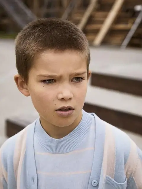 Coole Kinderhaarschnitte für Jungen 2025 – 17 Trendige Ideen für jeden Stil