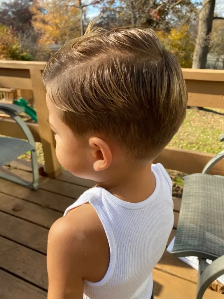 Coole Kinderhaarschnitte für Jungen 2025 – 17 Trendige Ideen für jeden Stil