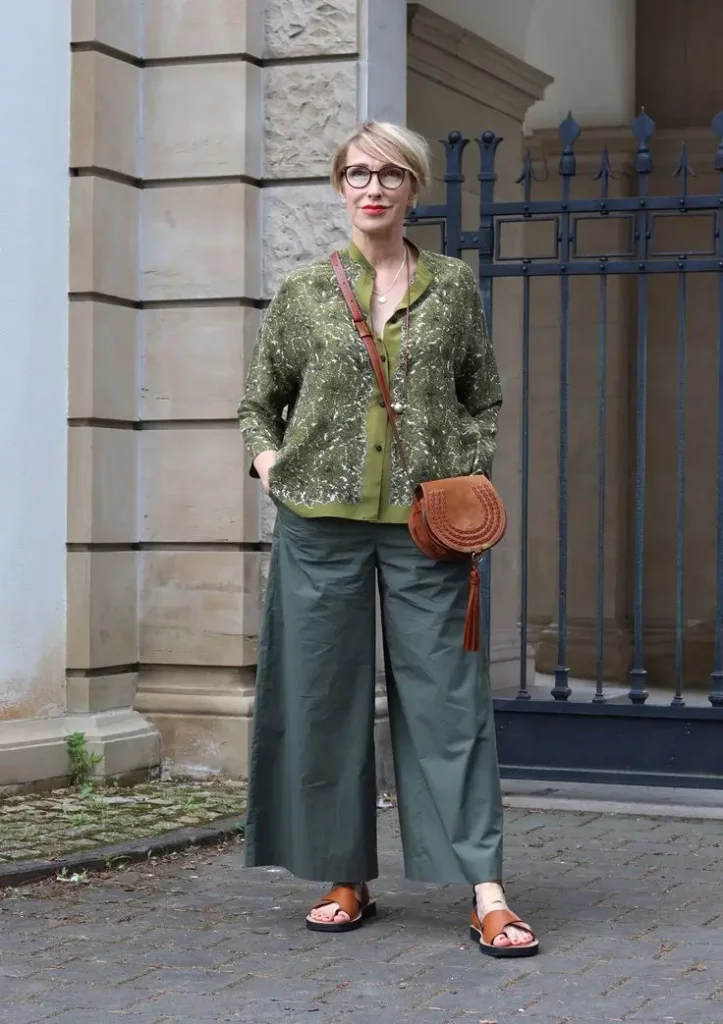 Komplette Outfits für Frauen ab 50: Inspiration für stilvolle Frauen