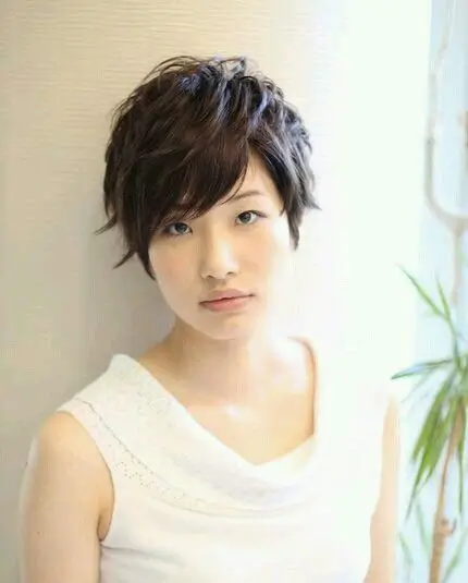 Kurzhaarfrisuren 2025: Die 16 schönsten Ideen für moderne Frauen