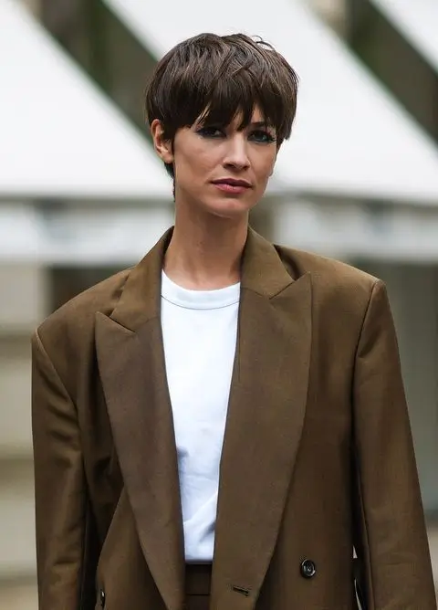 Kurzhaarfrisuren 2025: Die 16 schönsten Ideen für moderne Frauen