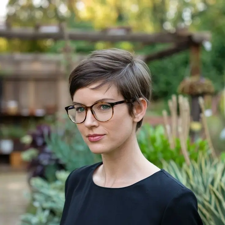 Kurzhaarfrisuren 2025: Die 16 schönsten Ideen für moderne Frauen