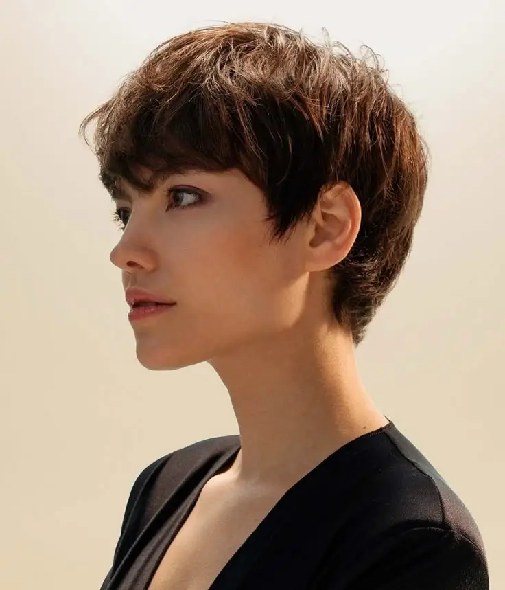 Kurzhaarfrisuren 2025: Die 16 schönsten Ideen für moderne Frauen