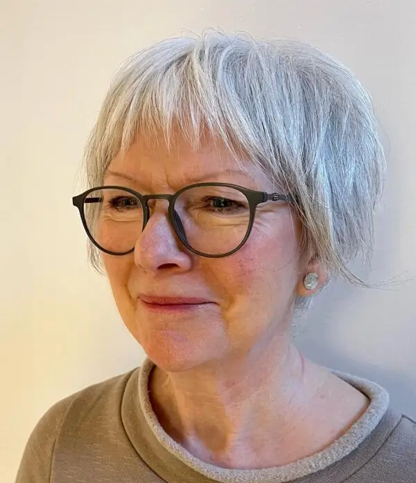 Kurzhaarfrisuren ab 50: 18 moderne Ideen für stilbewusste Frauen