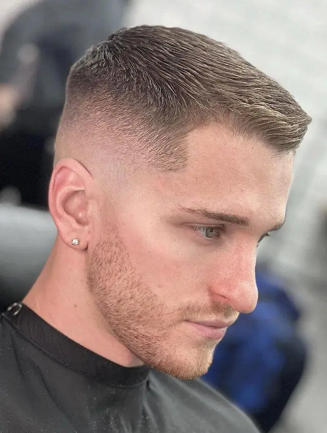 Männer Frisuren mit Übergang: 17 Trendige Ideen für 2025