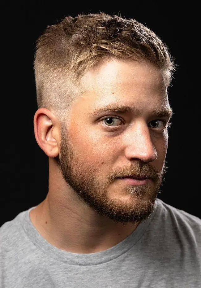 Männer Frisuren mit Übergang: 17 Trendige Ideen für 2025