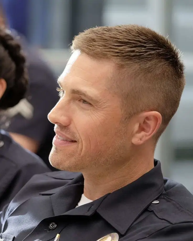 Männer Frisuren mit Übergang: 17 Trendige Ideen für 2025