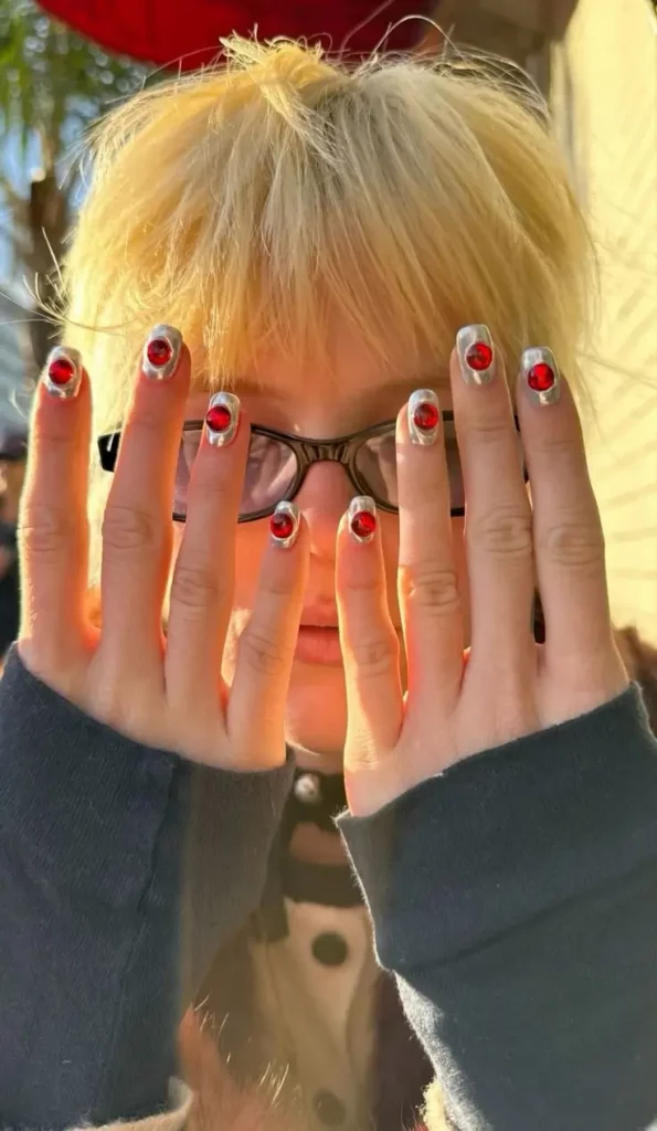 Die schönsten 18 Nageldesign-Trends 2025 für jeden Anlass