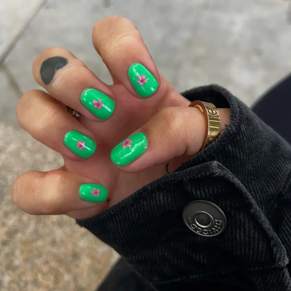 Die schönsten 18 Nageldesign-Trends 2025 für jeden Anlass