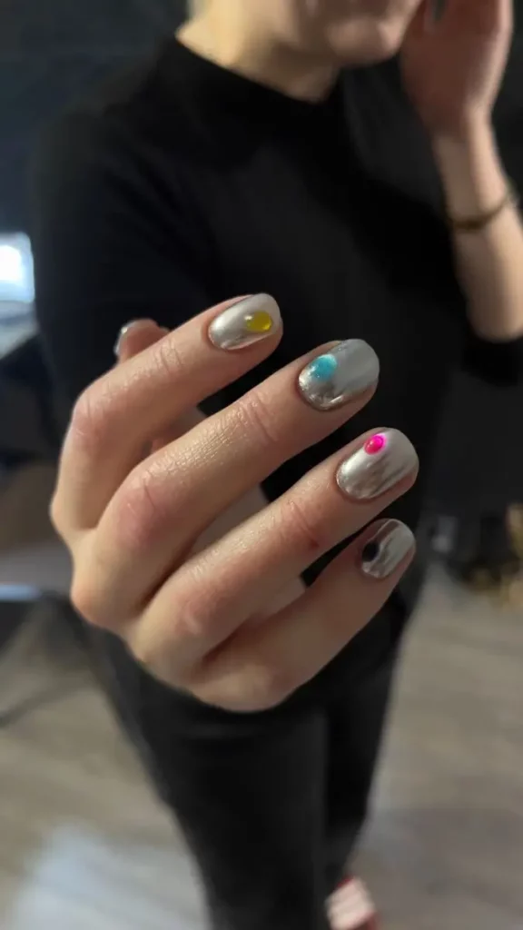 Die schönsten 18 Nageldesign-Trends 2025 für jeden Anlass