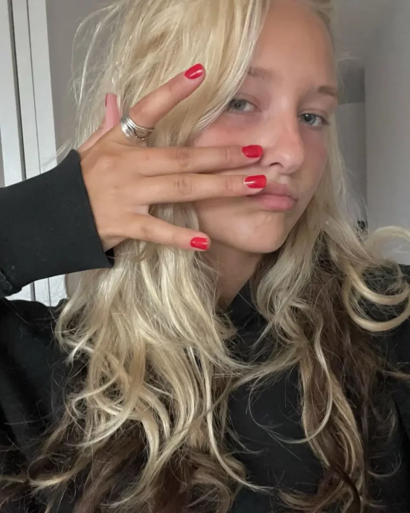 Die schönsten 18 Nageldesign-Trends 2025 für jeden Anlass