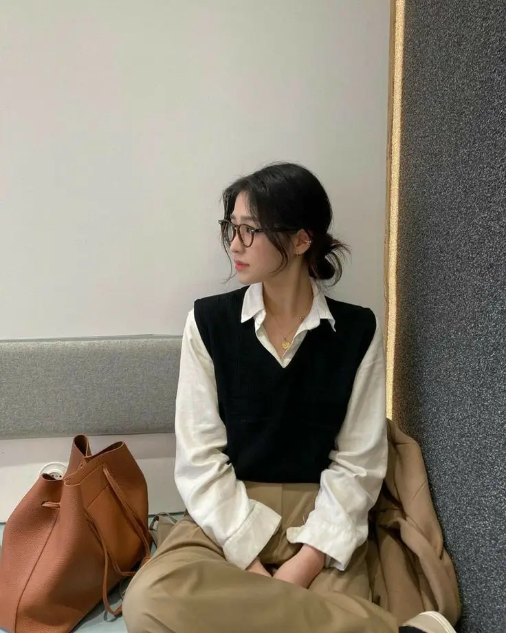 Office Outfit Damen: 16 Stylische Ideen für den Büro-Look 2025