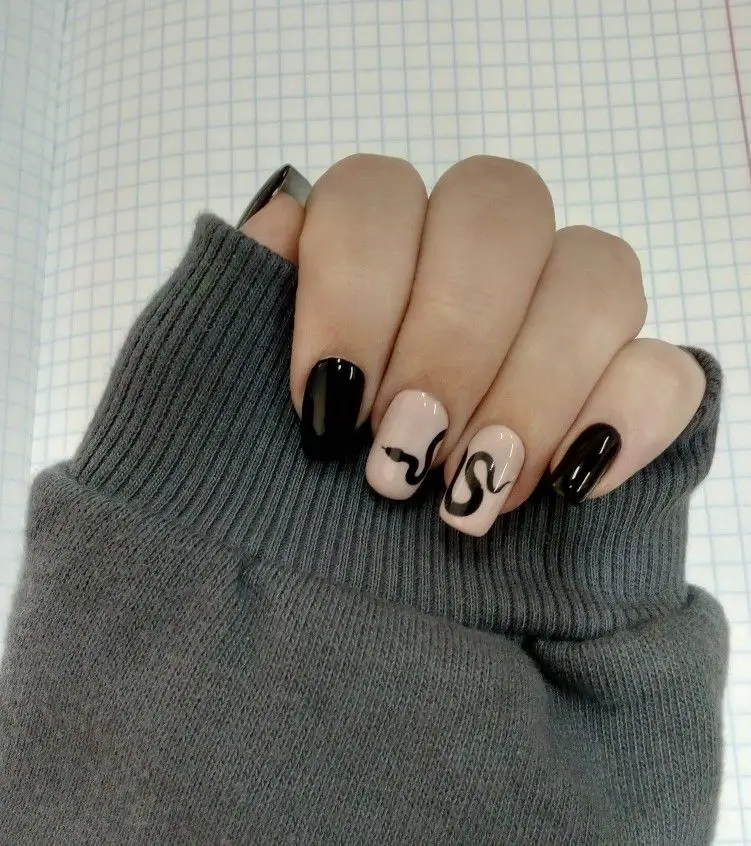 Schwarze Nägel 2025: 16 stilvolle Designs für jeden Anlass