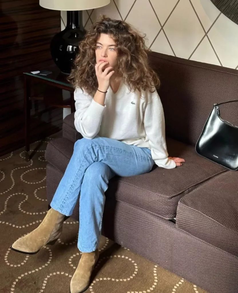 Die 16 schönsten Stufen Haarschnitte für Locken im Jahr 2025