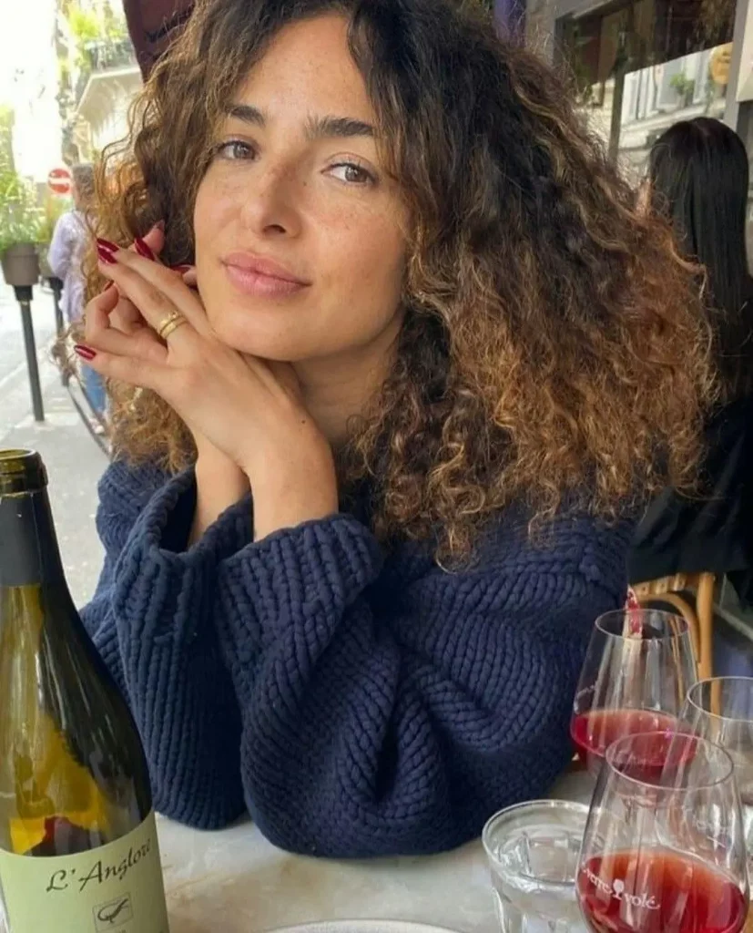 Die 16 schönsten Stufen Haarschnitte für Locken im Jahr 2025