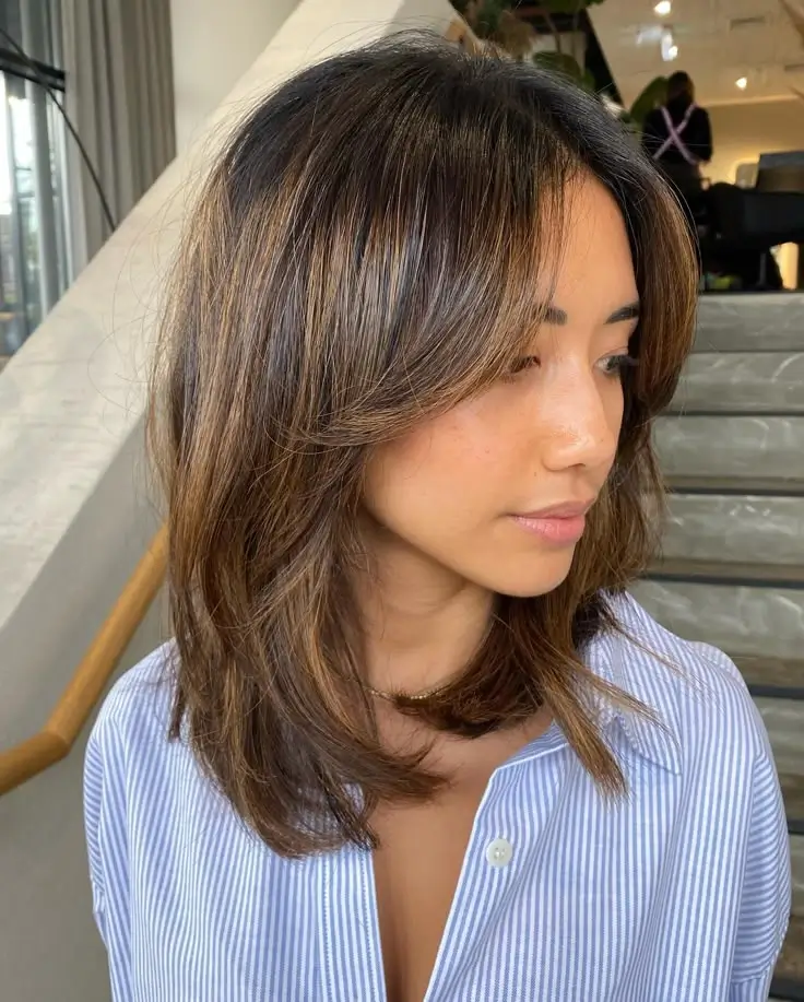 Stufenschnitt 2025: 17 Trend-Ideen für moderne und voluminöse Frisuren