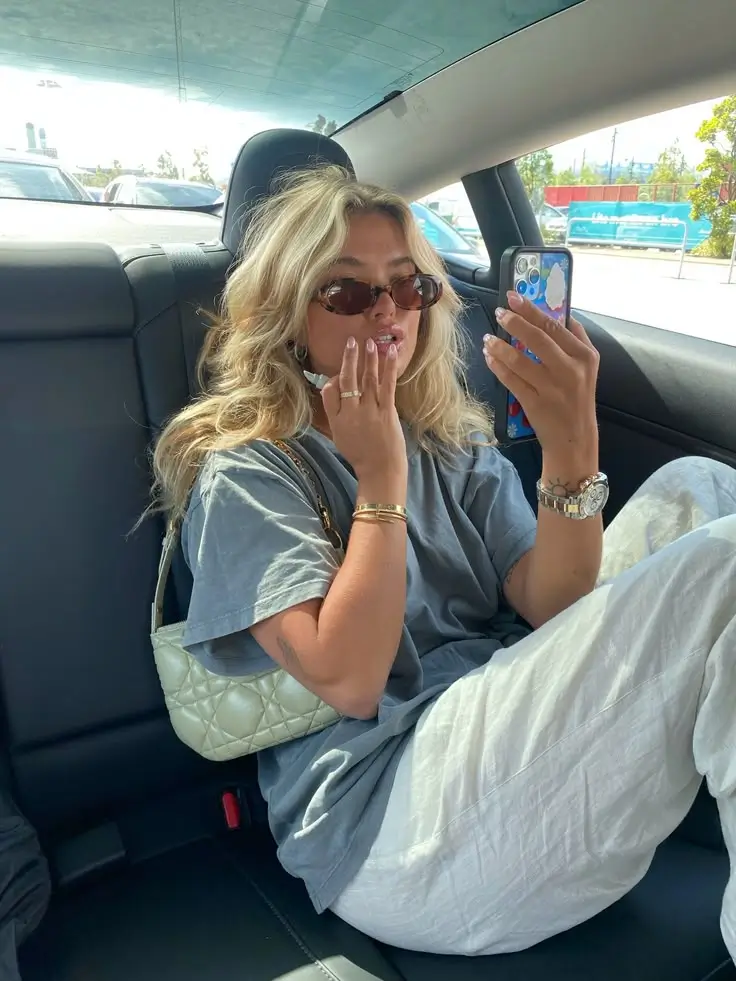 Stufenschnitt 2025: 17 Trend-Ideen für moderne und voluminöse Frisuren